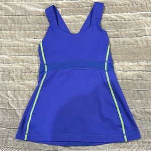 Lululemon Women sport tank size4 blue 87 nylon 13 spandex good condition
